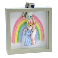 Spardose - Kind in Hand mit Regenbogen